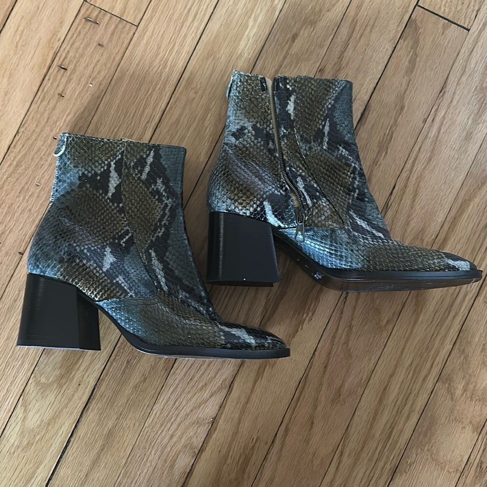 Snake skin Labucq boots